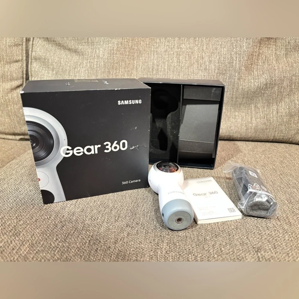 BRAND NEW: Samsung Gear 360 with Accessories